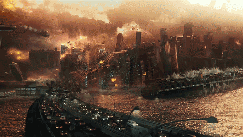 据说,当年就有大妈偷偷把房卖了准备捐出去,问及缘由,说是世界末日到